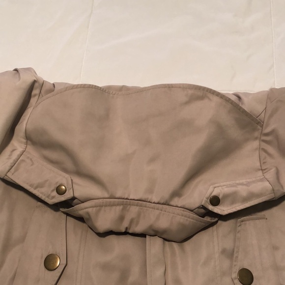 Peck & Peck Collection beige snap button coat with animal print inside - Picture 9 of 14